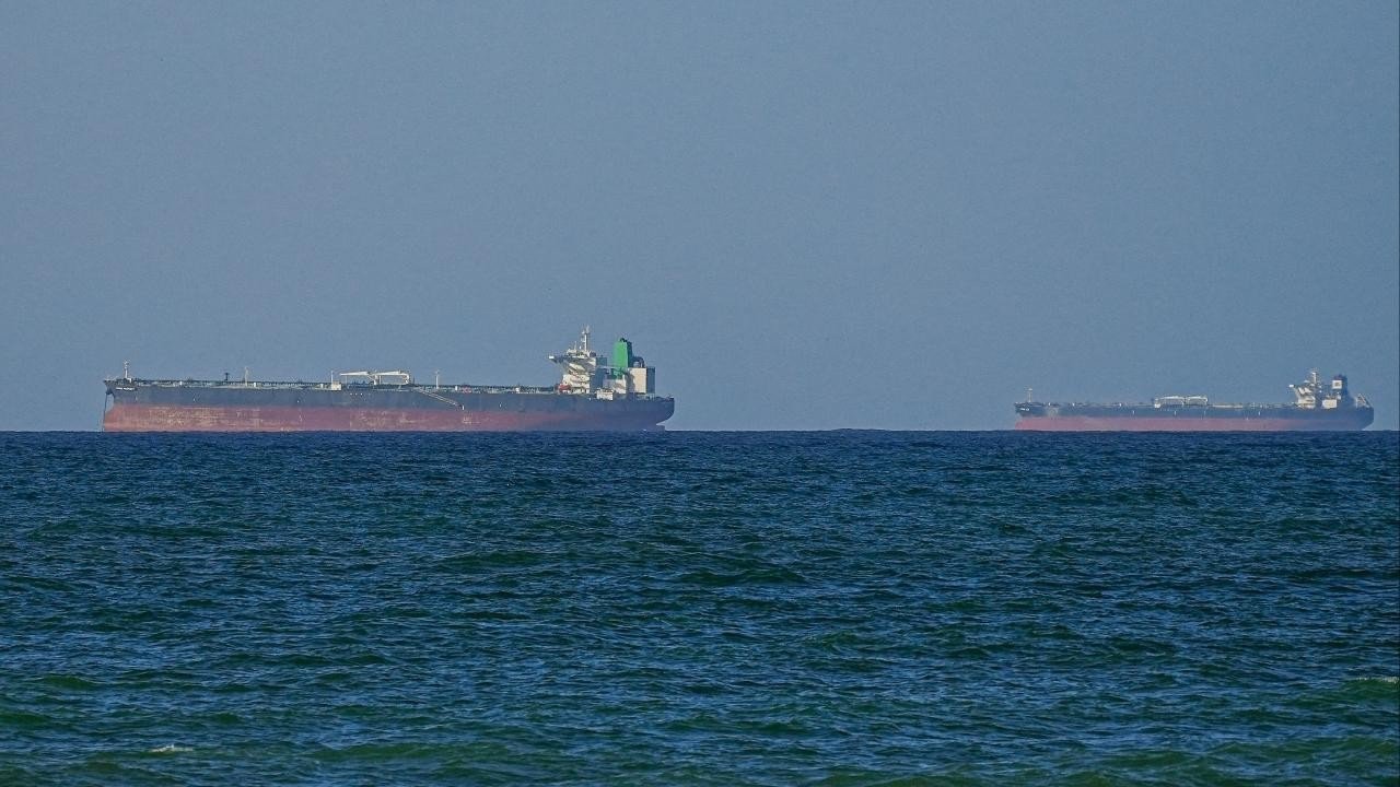 Hürmüz’de gerilim yeniden tırmandı: İran petrol tankerini vurdu