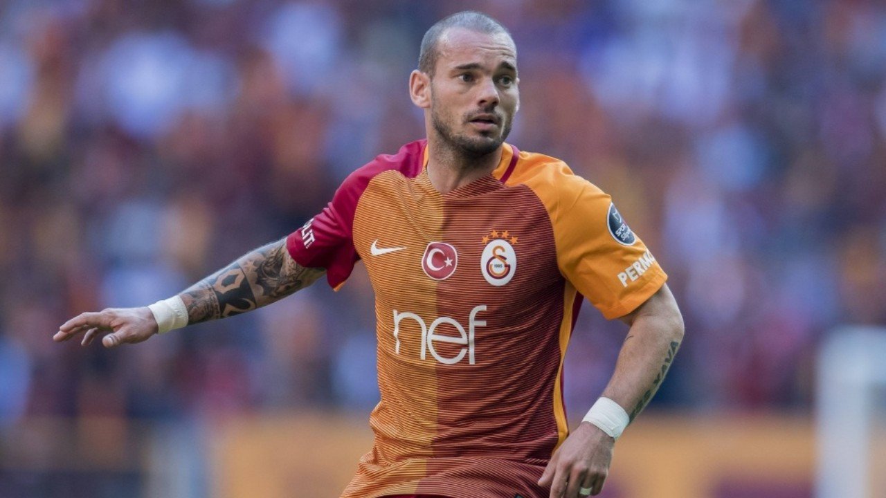 Galatasaray’ın eski yıldızı hatıralarını bir bir satıyor