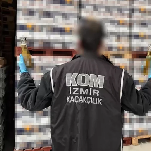 İzmir’de yılın en büyük kaçak içki operasyonu: 3 milyon 800 bin liralık kaçak içki ele geçirildi