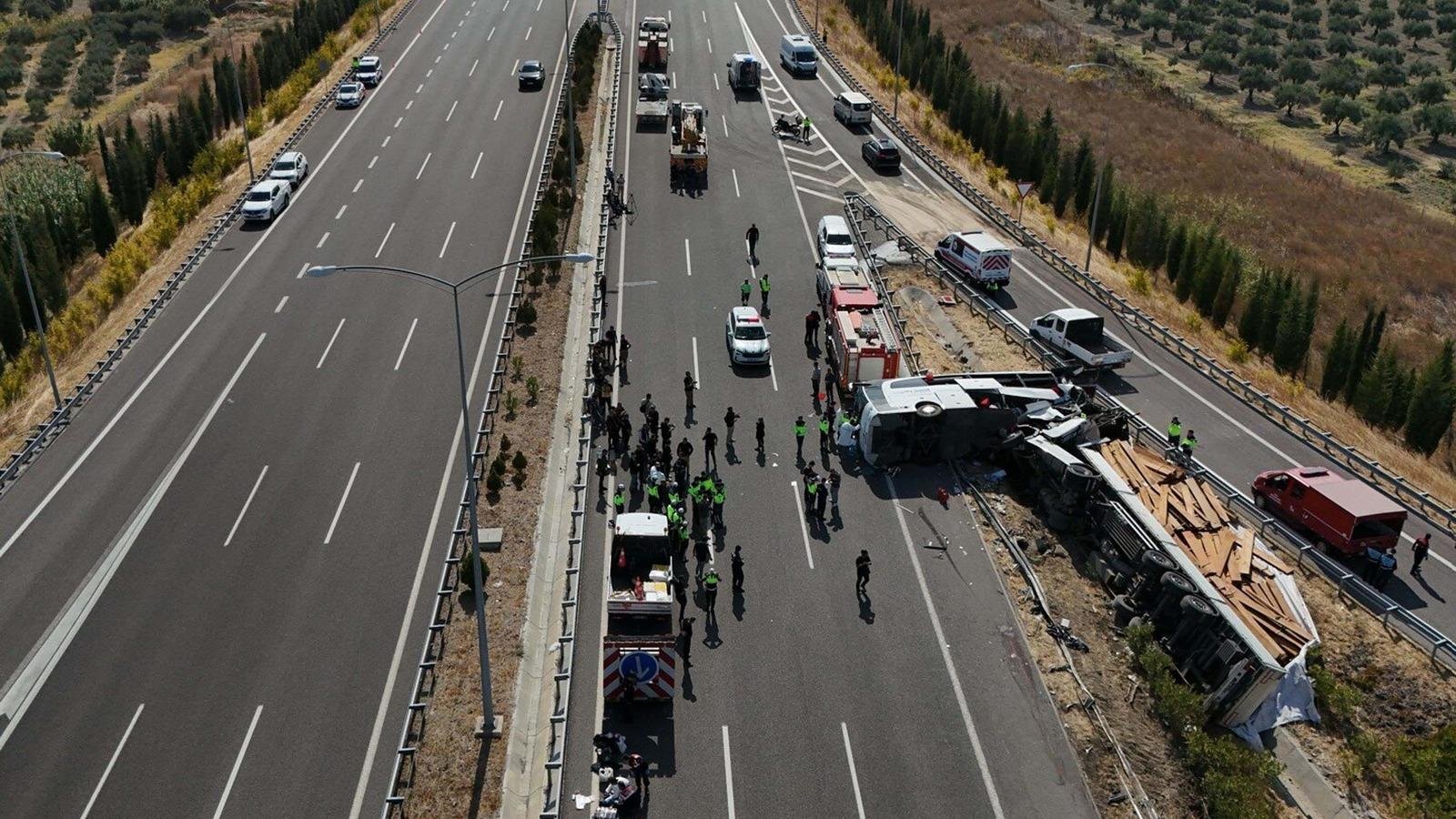 Manisa’daki otobüs kazasında ölü sayısı 12’ye çıktı