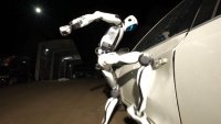 Çinlilerden Kung-Fucu güvenlik robotu