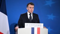 Macron: Cumhuriyeti devirmeye çalışanlar bunun hesabını vermeli