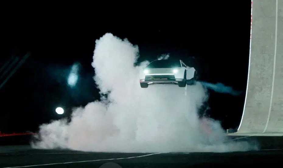 Tesla’nın arabası uçuyor, hissesi düşüyor