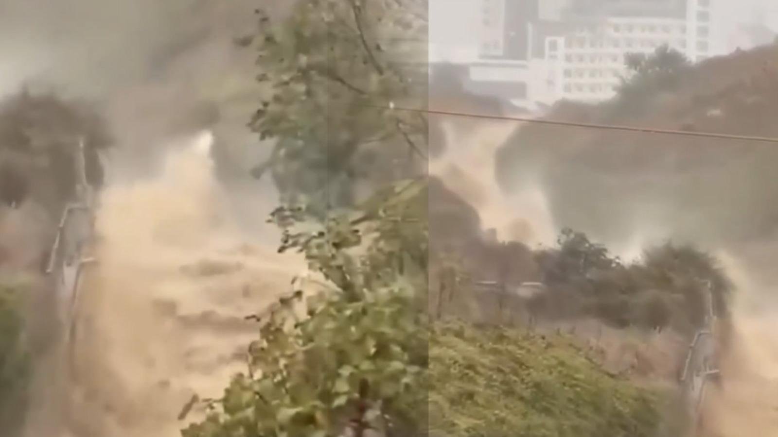 Başakşehir’de dere taştı! Yağmur suyu nehir gibi aktı