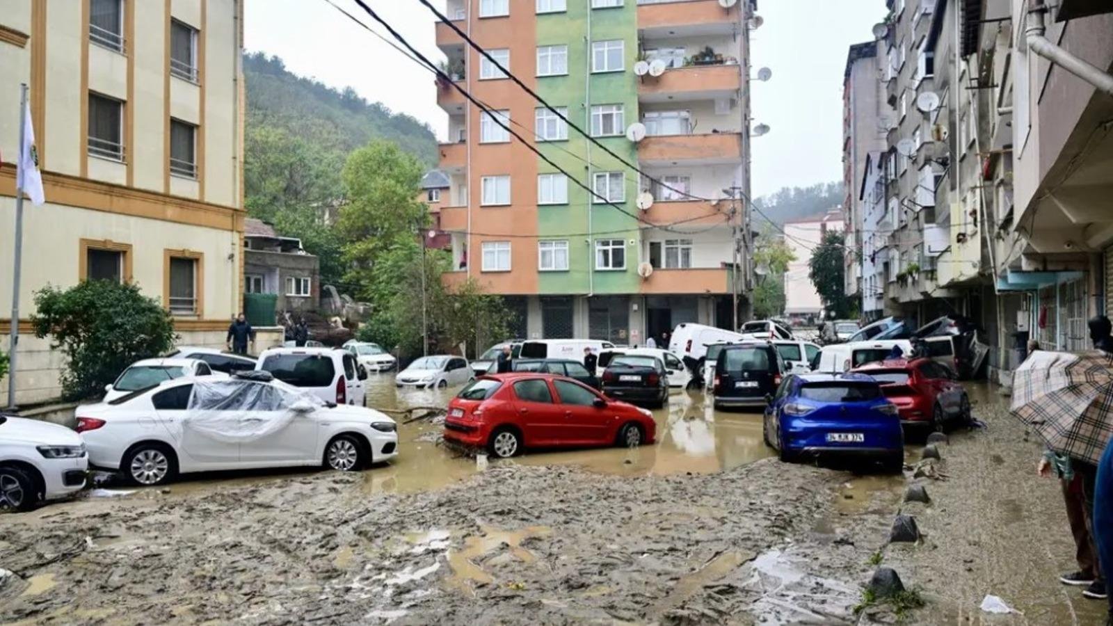 İstanbul Valisi Davut Gül: “Selde 3 kişi vefat etti, 5 kişi kayıp”