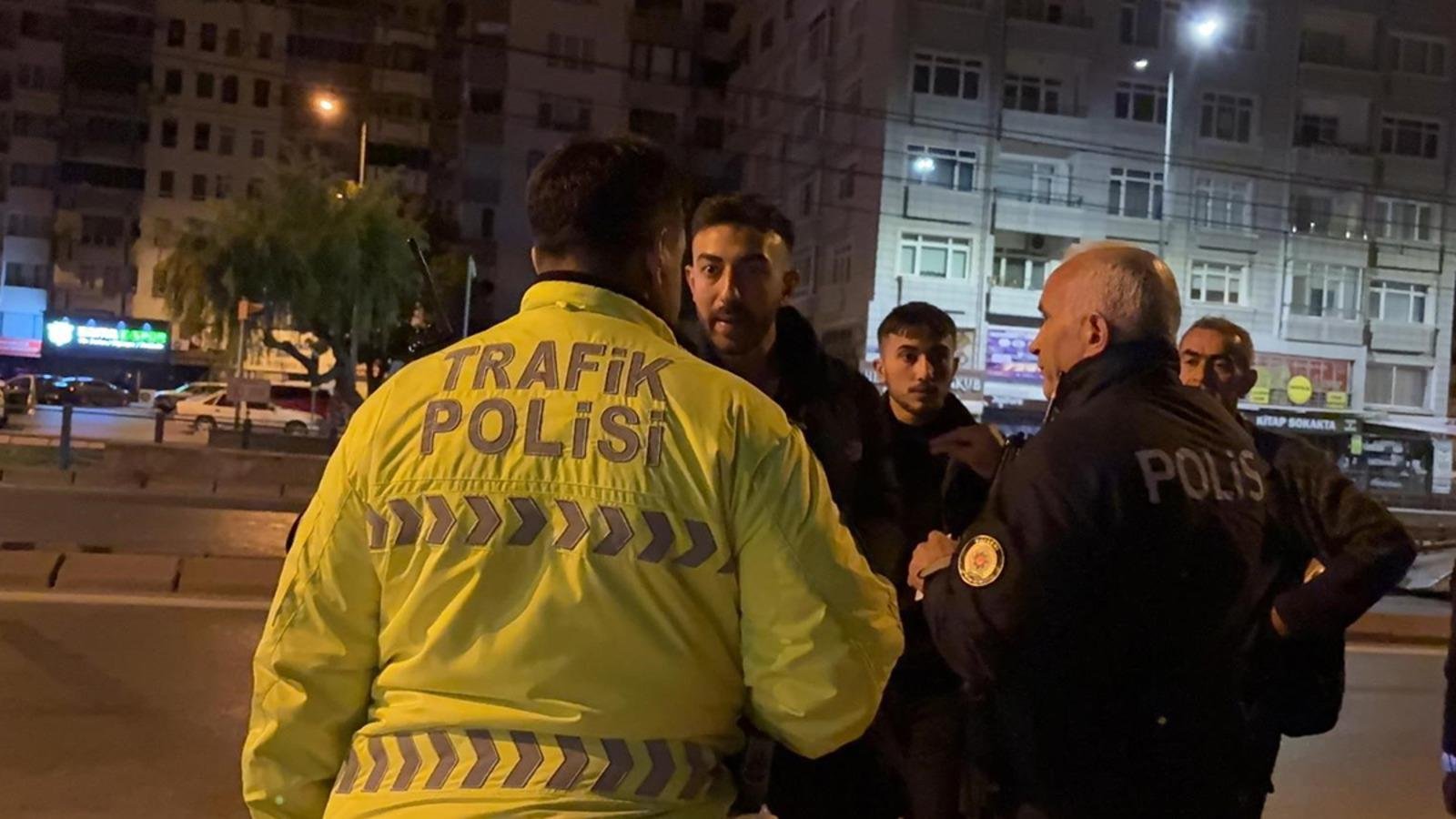 Polise ‘teşkilat mısınız?’ diyen sürücü ağzının payını böyle aldı!