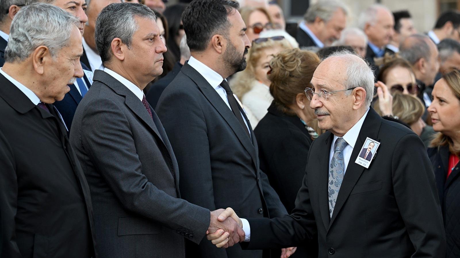 Özel ve Kılıçdaroğlu aynı törende! Tokalaşma anları gündem oldu