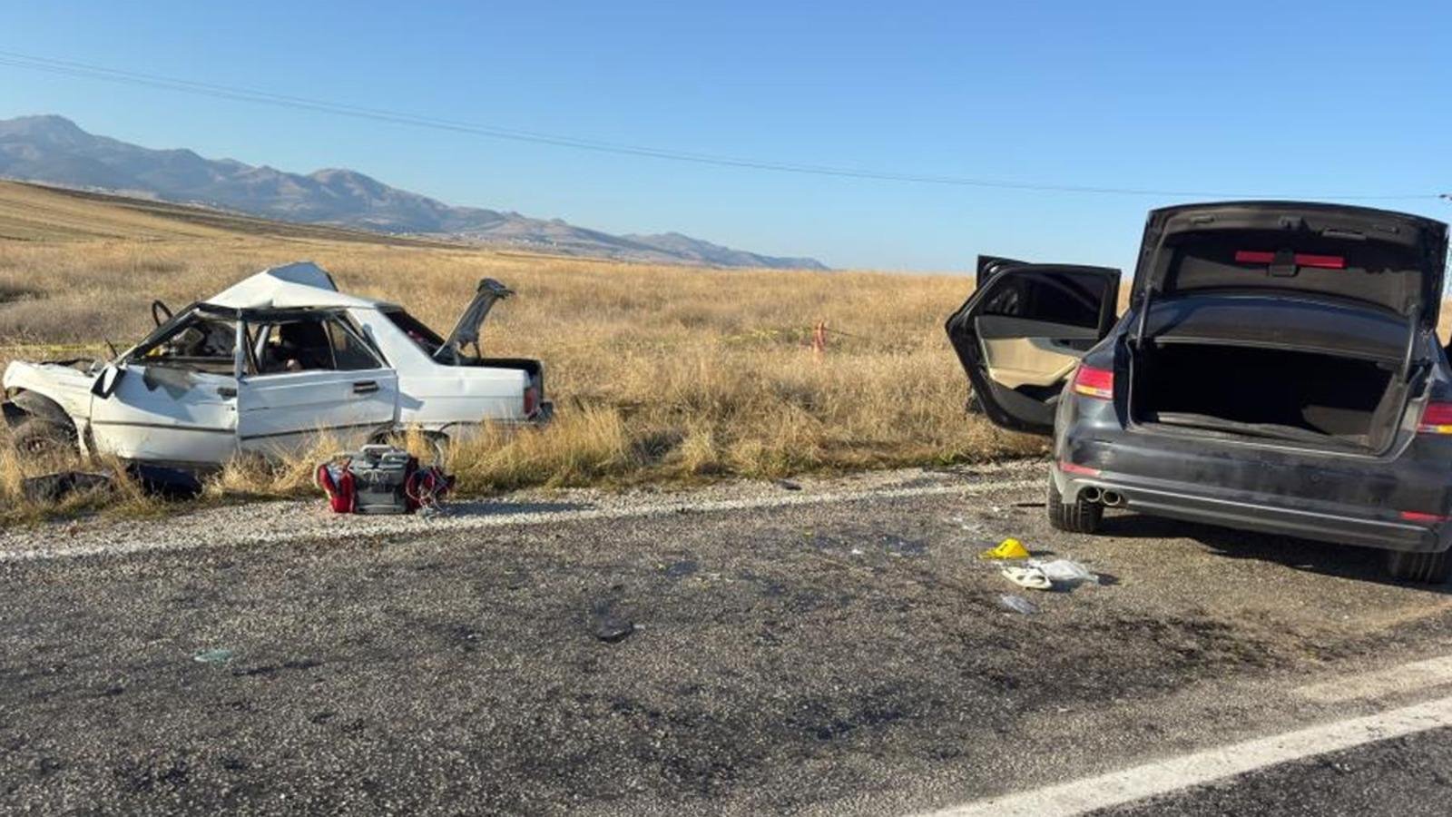 Feci kaza! Kafa kafaya çarpıştılar: 4 ölü