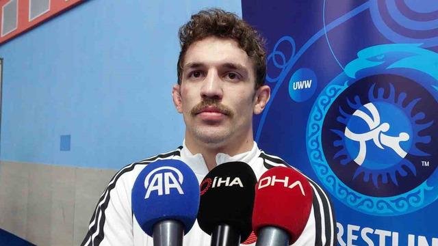 Yüksel Sarıçiçek, Dünya Büyükler Güreş Şampiyonası’nda finale yükseldi
