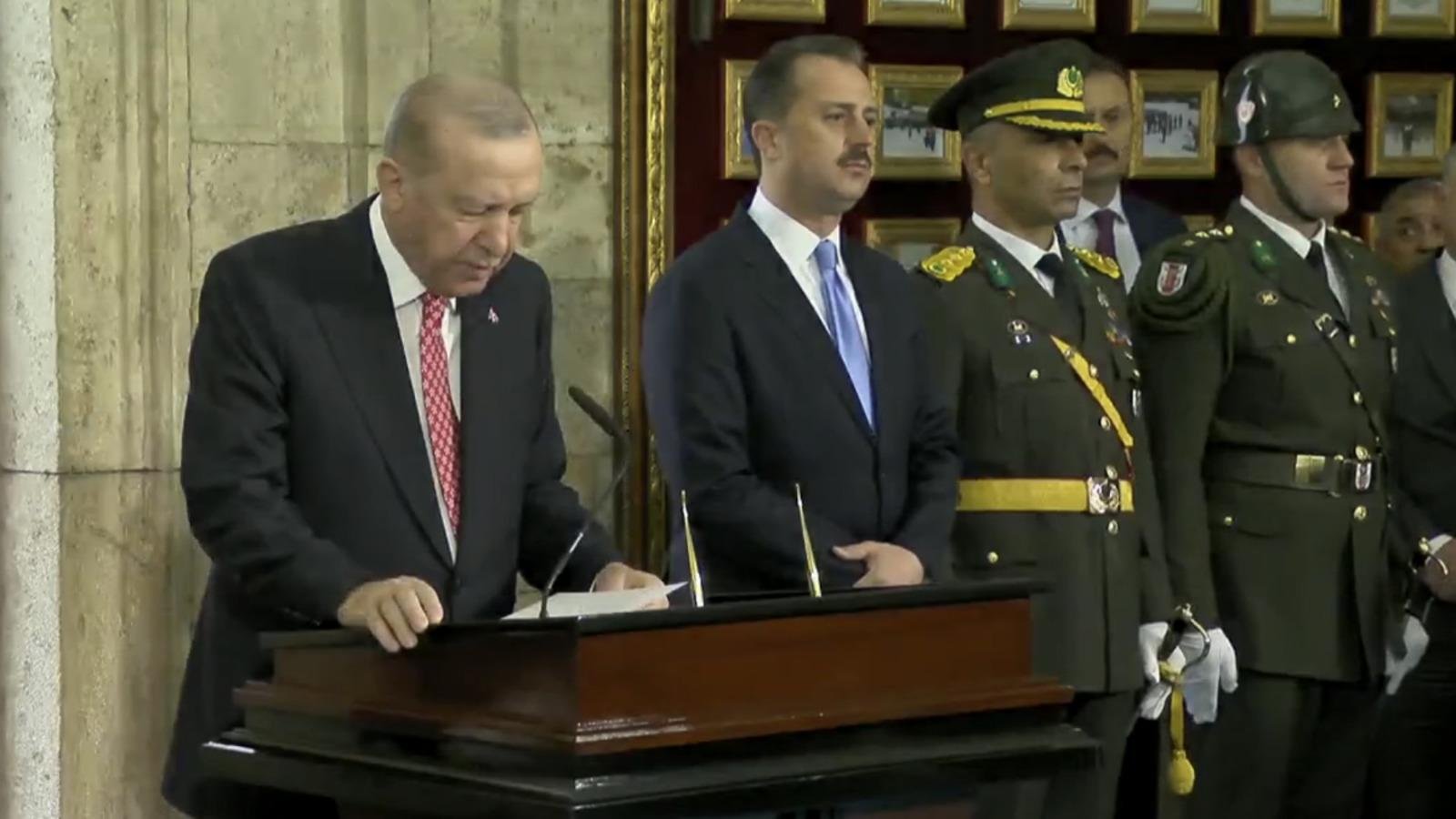 Cumhurbaşkanı Erdoğan Anıtkabir özel defterini imzaladı!