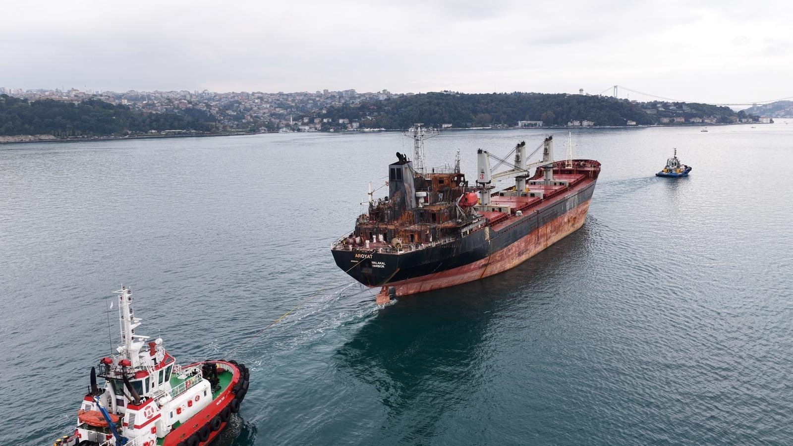 İstanbul Boğazı’nda trafik askıya alındı