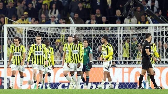 Fenerbahçe, ligde üst üste 2. mağlubiyetini aldı