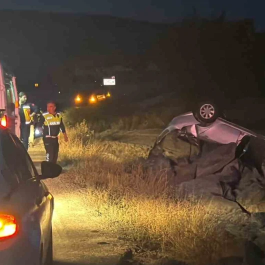 Ankara’da takla atan otomobil ters döndü: Sürücünün burnu bile kanamadı