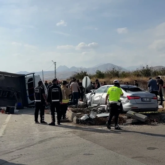 Kahramanmaraş’ta milletvekilinin olduğu MHP konvoyunda trafik kazası: Ölü ve yaralılar var