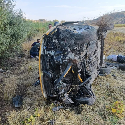 Adıyaman’da taksi şarampole devrildi: Beş kişi yaralandı