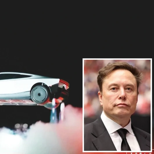 Uçan Tesla’yı tanıttı