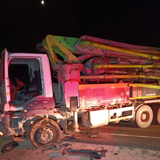 Malatya’da beton mikseri ile çarpışan araç devrildi: İki kişi yaralandı