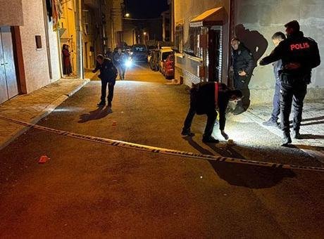 Eskişehir’de kanlı pusu! Husumetlisini evinin önünde silahla yaraladı