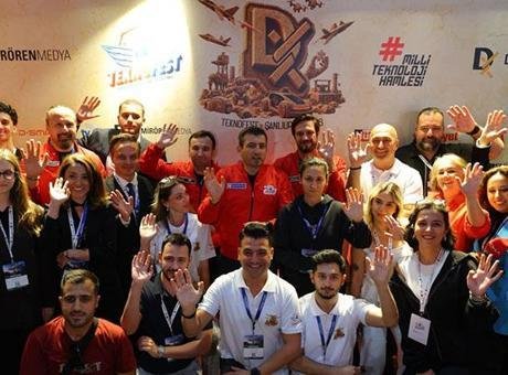 Şanlıurfa’da TEKNOFEST coşkusu! Selçuk Bayraktar Demirören Medya standını ziyaret etti