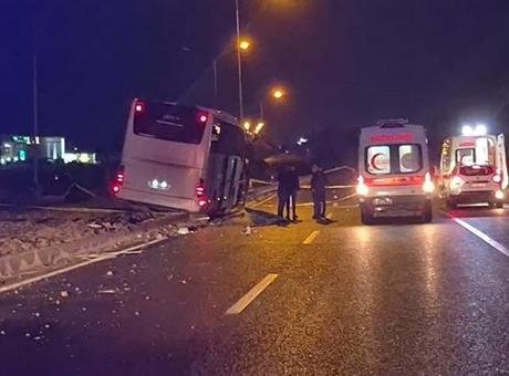 Malatya’da otobüs ile çarpışan hafif ticari araçtaki karı-koca öldü; 3 yaralı