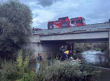 Kahramanmaraş’ta feci kaza! Köprüden düşen otomobildeki polis memuru ve yeğeni öldü