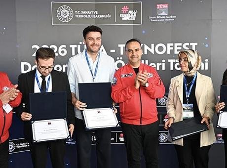 Bakan Kacır, TÜBA-TEKNOFEST Doktora Bilim Ödülleri’ni sahiplerine takdim etti