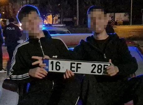Polis işlem yaparken eğlendiler, cezayı duyunca yıkıldılar: Arabayı satsak cezayı ödeyemeyiz