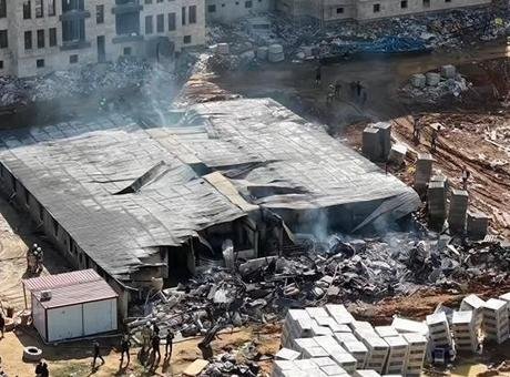 Tuzla’da 32 kişinin kaldığı konteynerlerde yangın çıktı