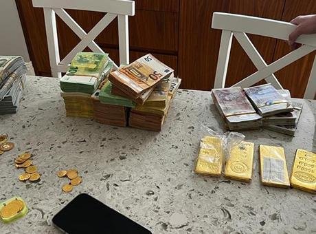 Mersin Büyükşehir Belediyesi’ne yolsuzluk soruşturması | Şüphelinin evinden servet çıktı! Külçe külçe altınlar, yüzbinlerce euro ve dolarlar…