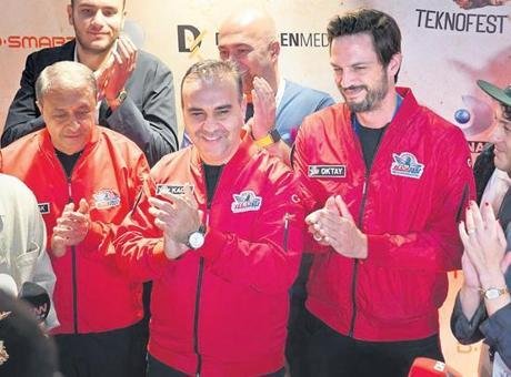 Bakan Kacır ve varank, Demirören Medya standını ziyaret etti: ‘Gençlerimizi teknoloji ile buluşturuyoruz’