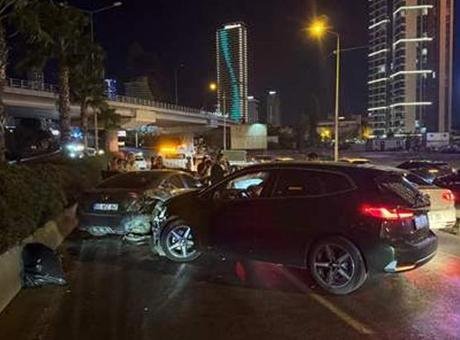 İzmir’de zincirleme kaza! 4 kişi yaralı