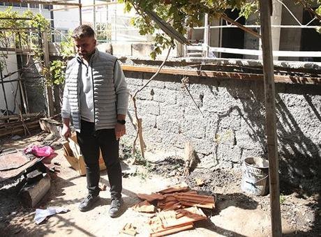 Niğde’de ölümden saniyelerle kurtuldu! Çatıdan düşen kiremit yön değiştirdi