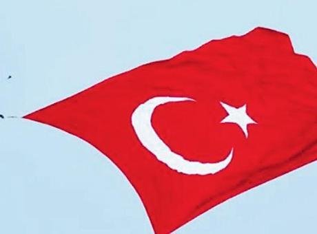 Özel Kuvvetler’den bayraklı gösteri