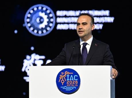 Bakan Kacır’dan, Uluslararası Uzay Kongresi diplomasisi