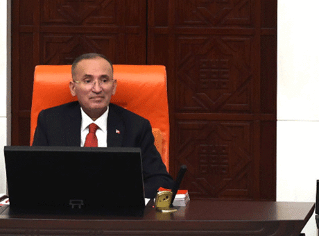 AK Parti’li Bozdağ, TBMM Başkanvekilliği görevinden istifa etti