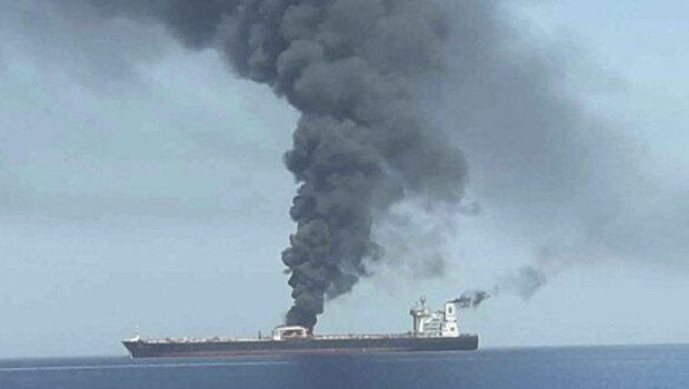 Hürmüz Boğazı’nda bir tanker vuruldu