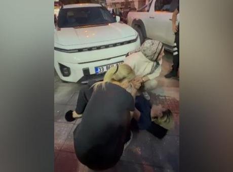 Adana’da sokakta yürüyen eşini sırtından bıçaklayan şüpheli yakalandı