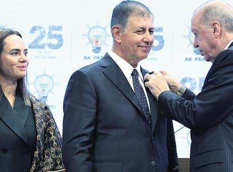 Erdoğan, Cemil Tugay’a rozetini taktı! İzmir’de yeni bir dönem başlıyor