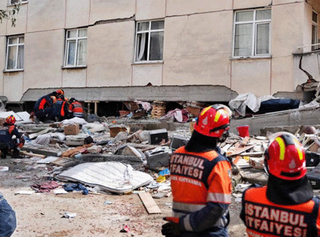 İstanbul’da çöken bina sonrası gözaltılar başladı
