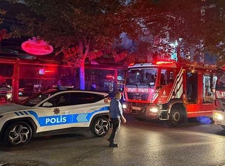 Esenyurt’ta 2 katlı restoranda yangın: Müdahale eden personel yaralandı