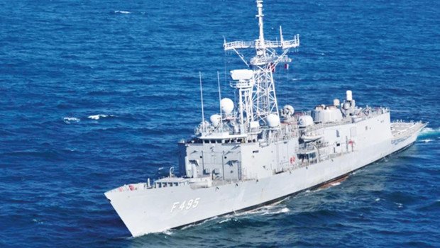NATO Türk savaş gemisini paylaştı