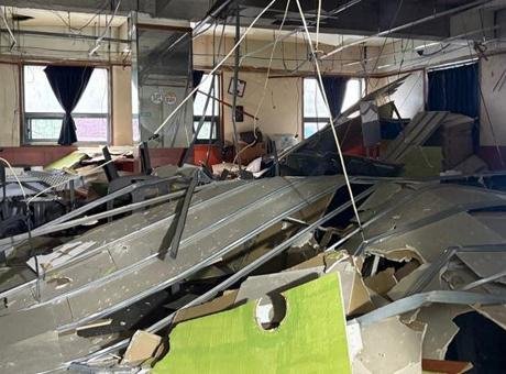 Güney Kore’de bir binanın tavanı çöktü! Çok sayıda yaralı var