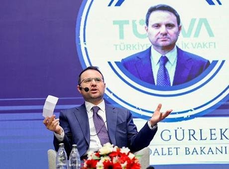 Bakan Gürlek: Gençlerimizin geleceğini hedef alan hiçbir suç odağının karşısında geri adım atmayacağız