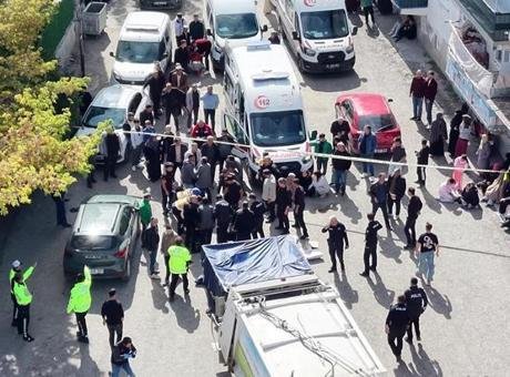 Erzurum’da çöp kamyonunun çarptığı 2 çocuk annesi Filiz Kaya hayatını kaybetti