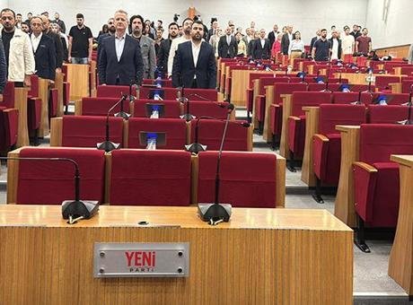 İzmir Büyükşehir Belediye Meclisi yeterli çoğunluk sağlanamadığı için toplanamadı