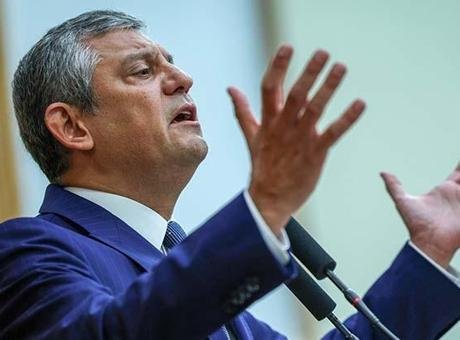 Yeni Parti Genel Başkanı Özgür Özel’den Cemil Tugay tepkisi: ‘İçim yanıyor, içim’