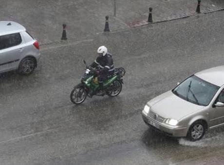 Kocaeli’de olumsuz hava koşulları nedeniyle motosikletlerin trafiğe çıkışı 2 gün yasaklandı