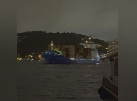 İstanbul Boğazı’nda sürüklenen gemi kurtarıldı