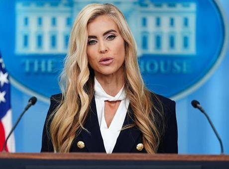 Trump’ın yeni sözcüsü Zacharia’dan ilk toplantıda büyük gaf! Herkes şaşkına döndü: ‘Başkanım yani kocam’