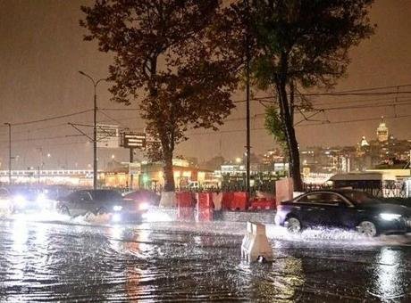 1985 yılından bu yana böylesi görülmedi! İstanbul’da sağanak rekoru kırıldı; işte rakamlar